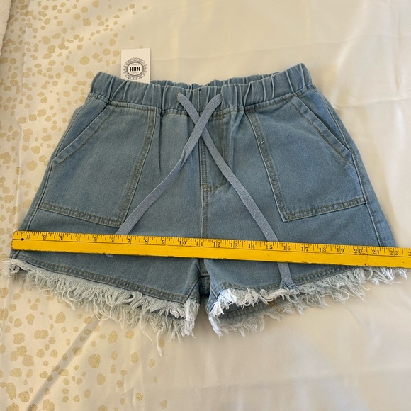 Drawstring Frayed Shorts - Picture 4 of 7